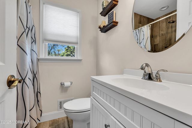17 Acorn Drive, Middletown, NJ 07748