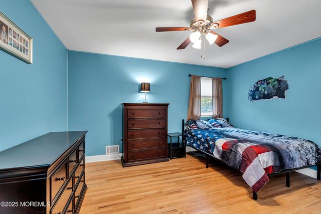 17 Acorn Drive, Middletown, NJ 07748