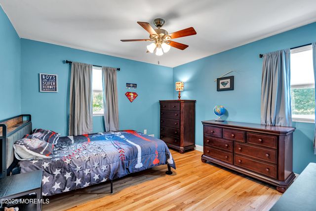 17 Acorn Drive, Middletown, NJ 07748