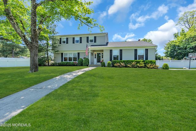 17 Acorn Drive, Middletown, NJ 07748