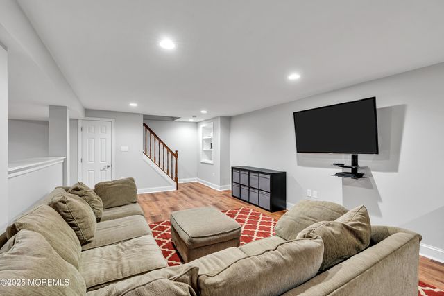 17 Acorn Drive, Middletown, NJ 07748