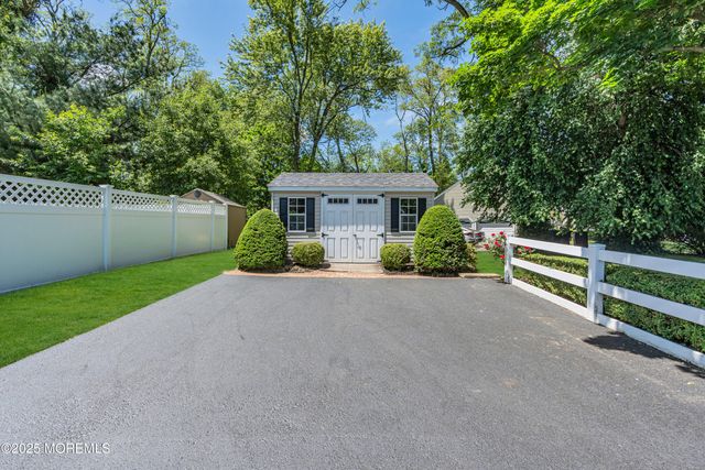17 Acorn Drive, Middletown, NJ 07748
