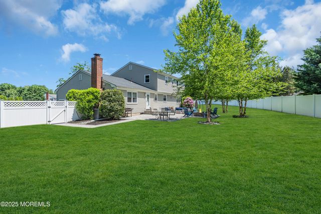 17 Acorn Drive, Middletown, NJ 07748