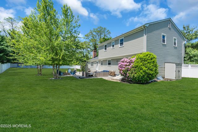 17 Acorn Drive, Middletown, NJ 07748