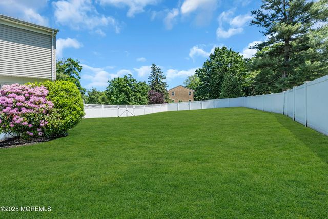 17 Acorn Drive, Middletown, NJ 07748