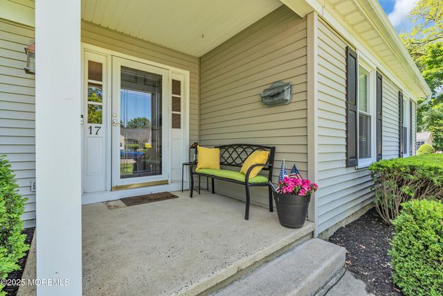 17 Acorn Drive, Middletown, NJ 07748