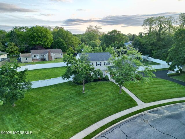 17 Acorn Drive, Middletown, NJ 07748