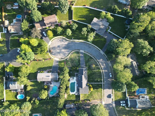 17 Acorn Drive, Middletown, NJ 07748