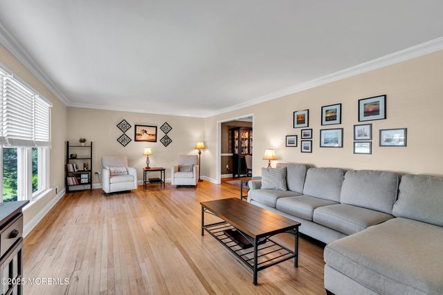17 Acorn Drive, Middletown, NJ 07748