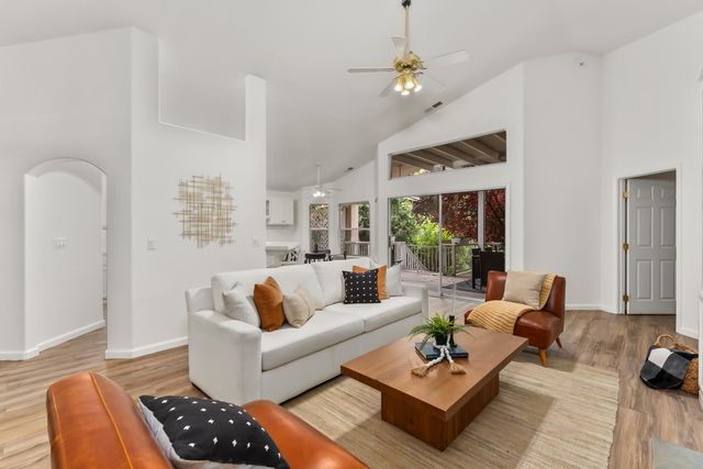 3900 Green Forest Ln, Sacramento, CA 95821