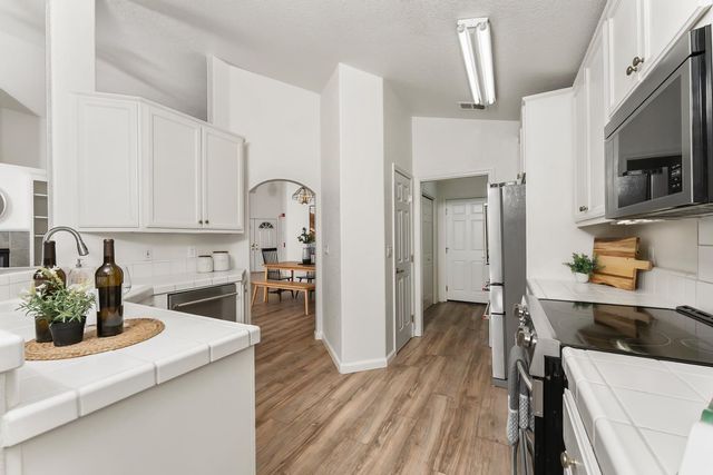 3900 Green Forest Ln, Sacramento, CA 95821