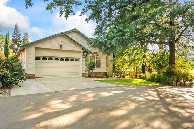 3900 Green Forest Ln, Sacramento, CA 95821