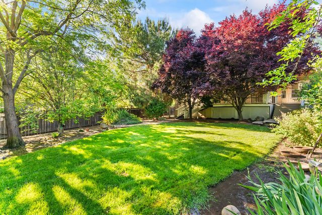 3900 Green Forest Ln, Sacramento, CA 95821