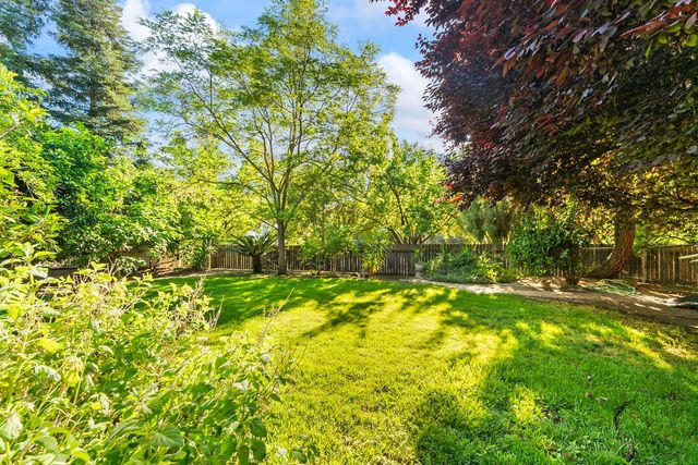 3900 Green Forest Ln, Sacramento, CA 95821