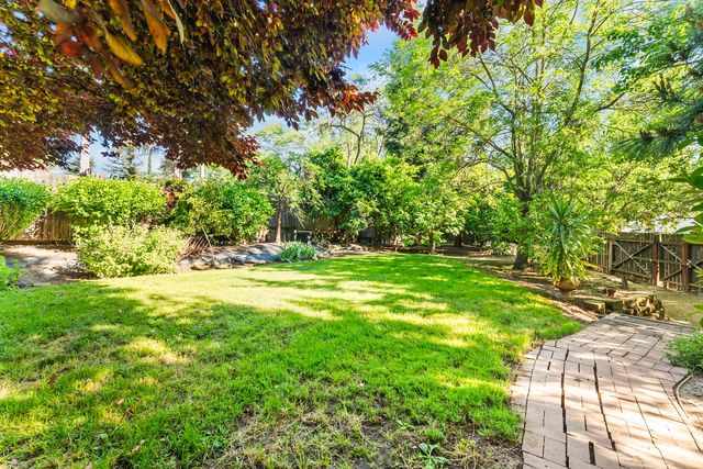 3900 Green Forest Ln, Sacramento, CA 95821