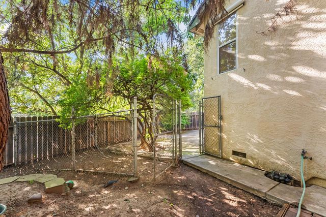 3900 Green Forest Ln, Sacramento, CA 95821
