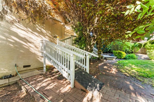 3900 Green Forest Ln, Sacramento, CA 95821