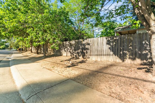 3900 Green Forest Ln, Sacramento, CA 95821