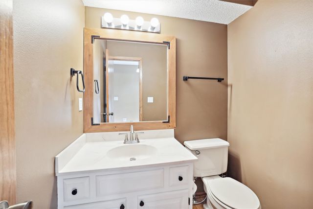 1070 50th Street 12A, West Des Moines, IA 50266