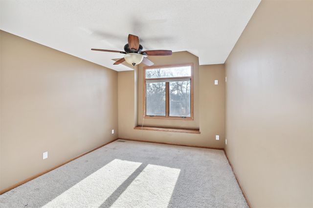 1070 50th Street 12A, West Des Moines, IA 50266