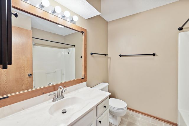 1070 50th Street 12A, West Des Moines, IA 50266