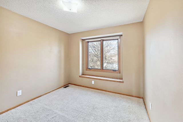 1070 50th Street 12A, West Des Moines, IA 50266