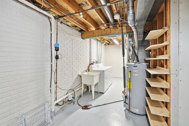 1070 50th Street 12A, West Des Moines, IA 50266
