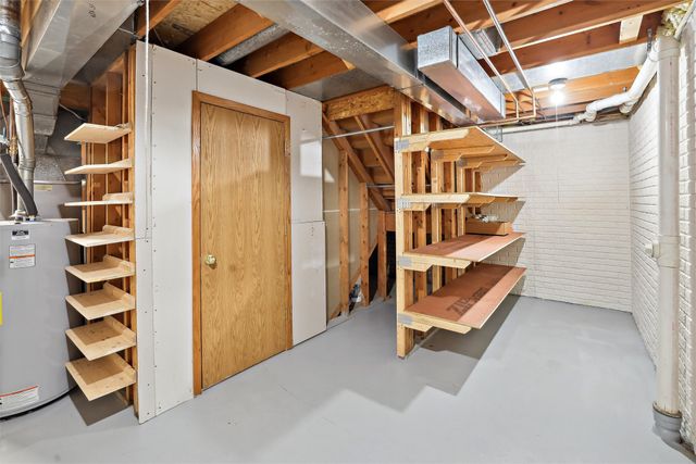 1070 50th Street 12A, West Des Moines, IA 50266