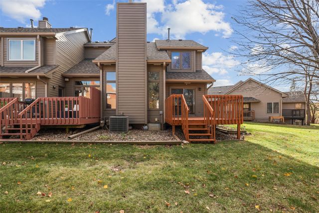 1070 50th Street 12A, West Des Moines, IA 50266