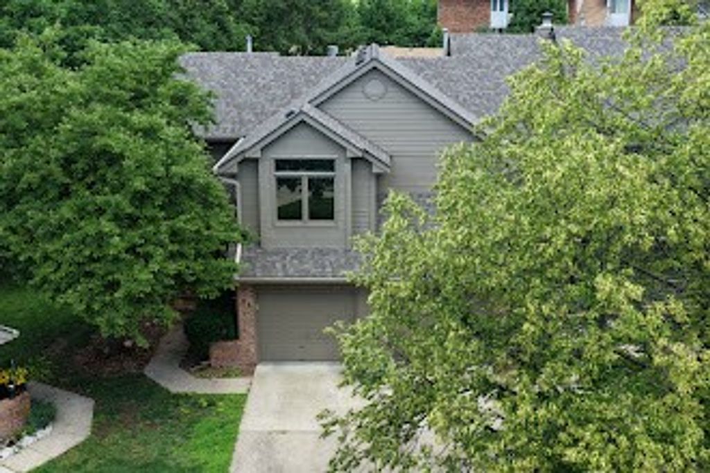 1070 50th Street 12A, West Des Moines, IA 50266