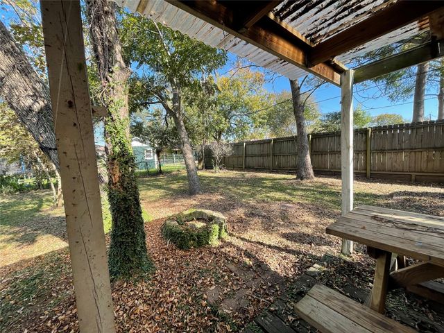 322 Wisteria Street, Richwood, TX 77531