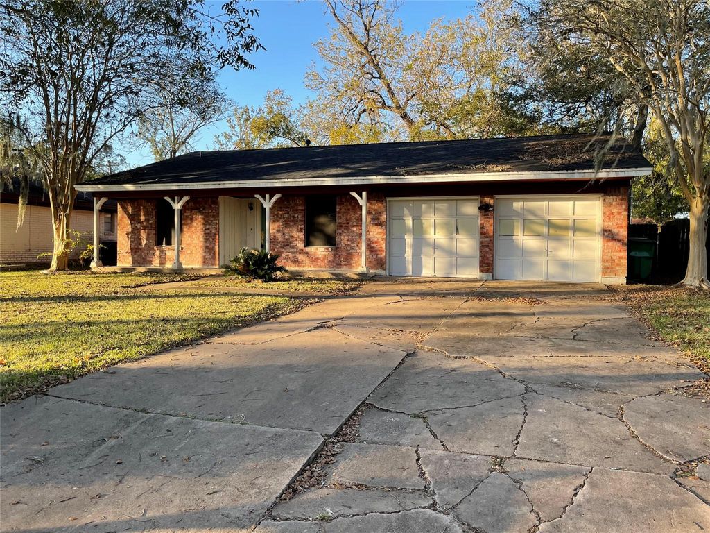 322 Wisteria Street, Richwood, TX 77531