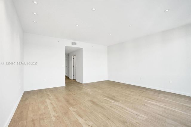 10101 Collins Ave 17A, Bal Harbour, FL 33154