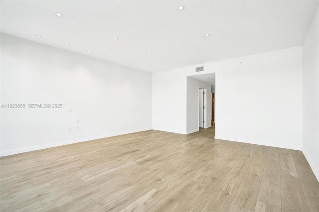 10101 Collins Ave 17A, Bal Harbour, FL 33154