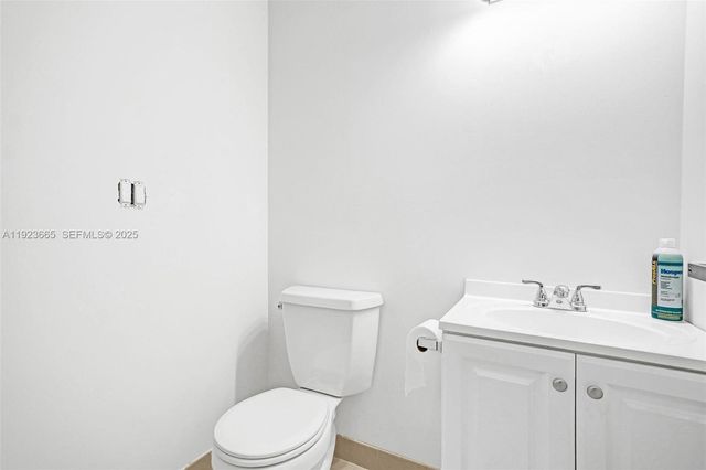 10101 Collins Ave 17A, Bal Harbour, FL 33154