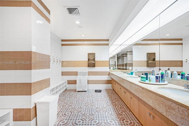 10101 Collins Ave 17A, Bal Harbour, FL 33154