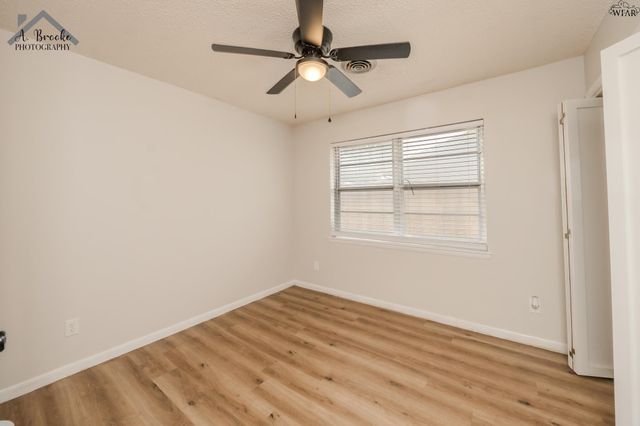 901 MIMOSA STREET, Burkburnett, TX 76354