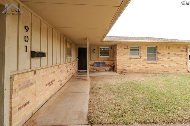 901 MIMOSA STREET, Burkburnett, TX 76354