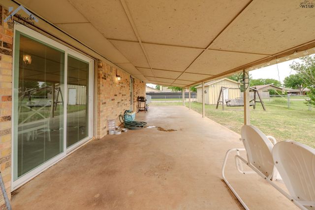901 MIMOSA STREET, Burkburnett, TX 76354