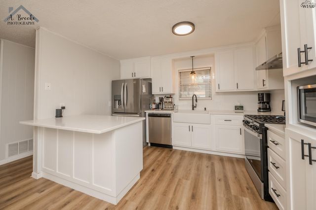 901 MIMOSA STREET, Burkburnett, TX 76354