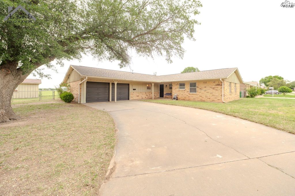 901 MIMOSA STREET, Burkburnett, TX 76354