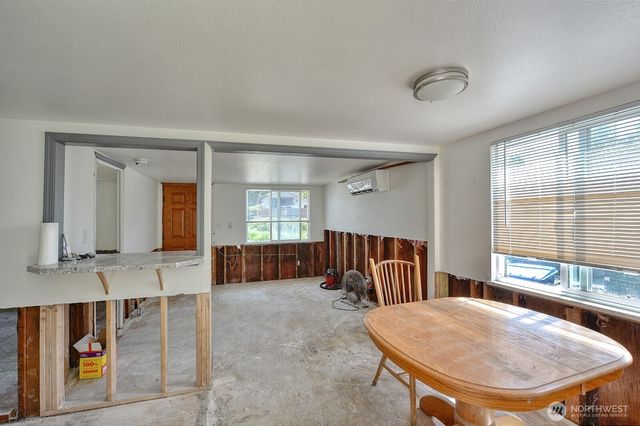 325 N Hawthorne Street, Burlington, WA 98233