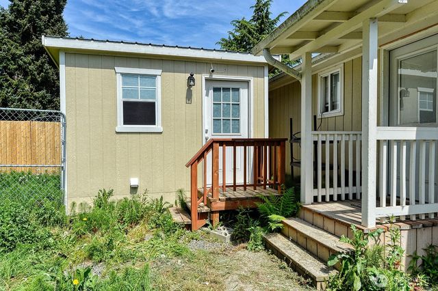 325 N Hawthorne Street, Burlington, WA 98233