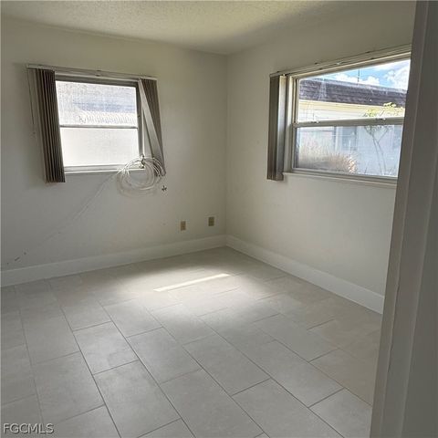 26 Hamlin CT, Lehigh Acres, FL 33936