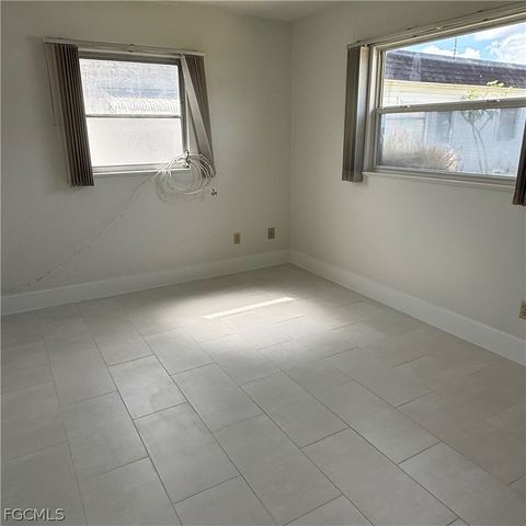 26 Hamlin CT, Lehigh Acres, FL 33936