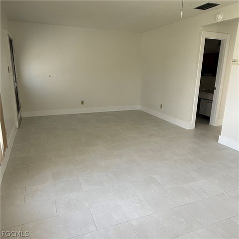 26 Hamlin CT, Lehigh Acres, FL 33936