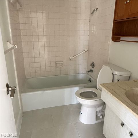 26 Hamlin CT, Lehigh Acres, FL 33936