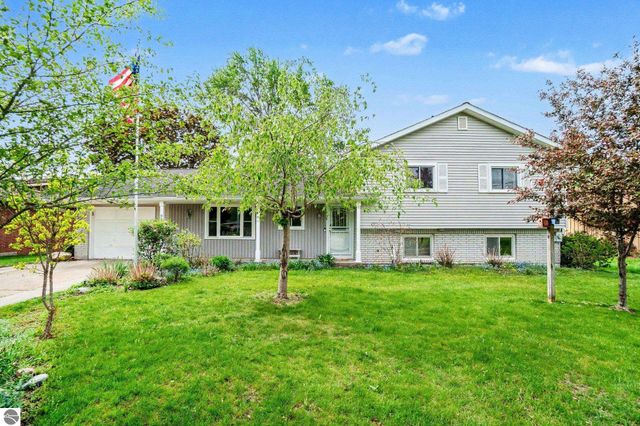 937 Riverview Drive, Alma, MI 48801