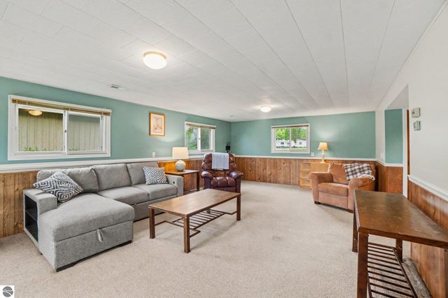 937 Riverview Drive, Alma, MI 48801