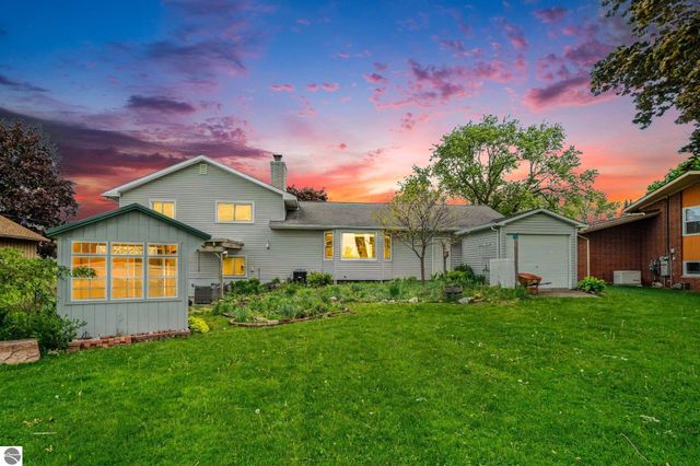 937 Riverview Drive, Alma, MI 48801